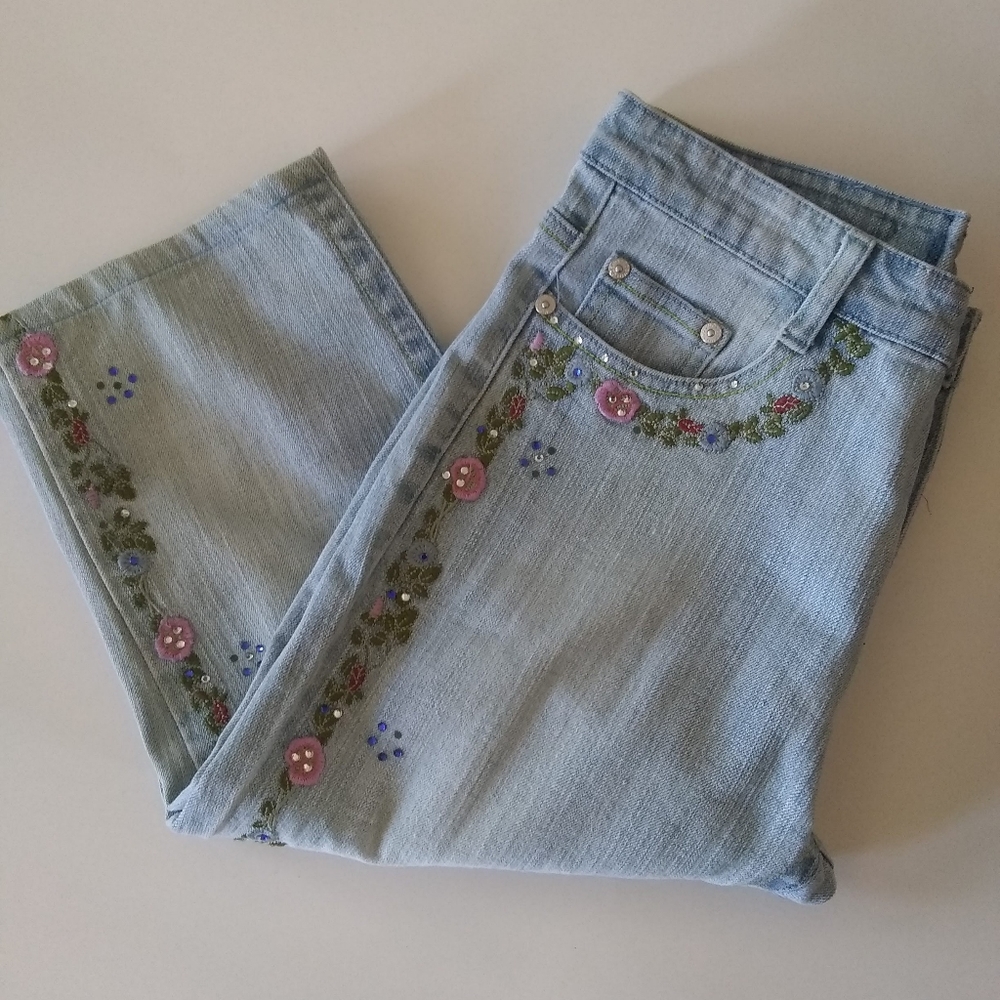 Cosmopolitan Jeans Wear Capri Embroidered Light Wash Jeans CP90719 Sz 30…
